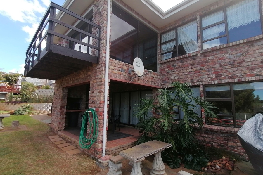 6 Bedroom Property for Sale in Bergsig Western Cape